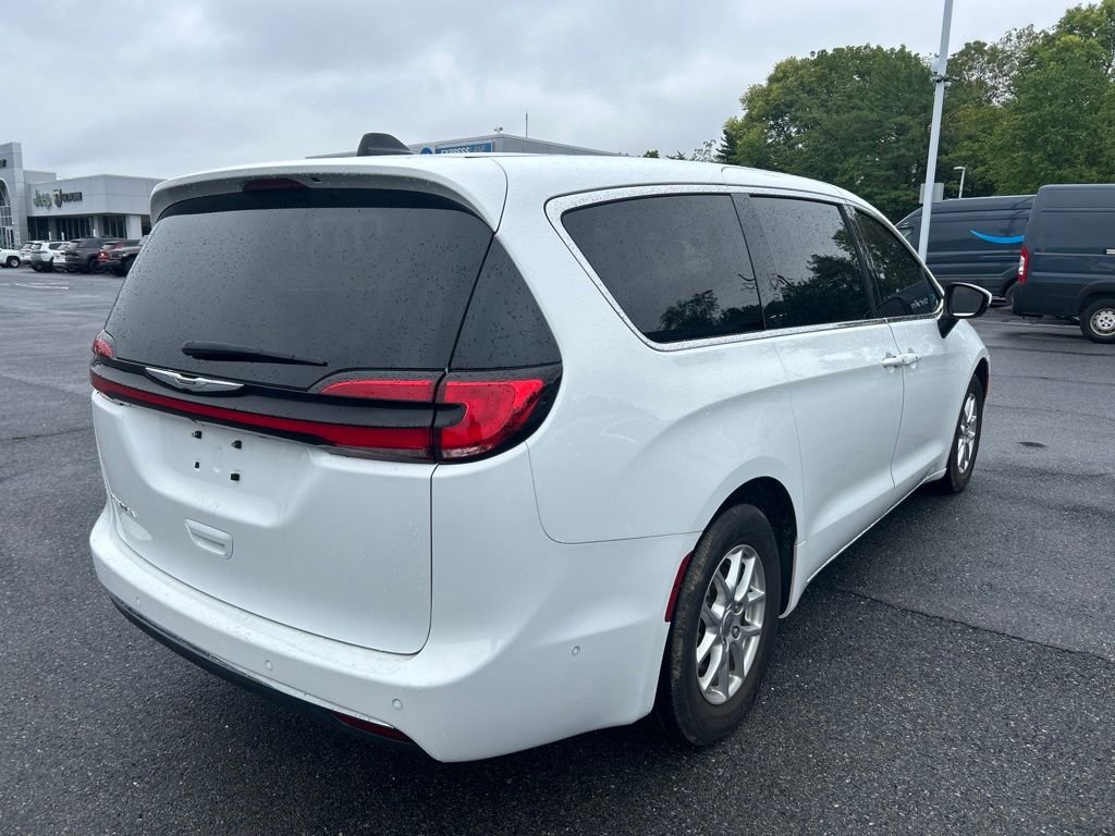 Used 2023 White Chrysler Touring L image 4