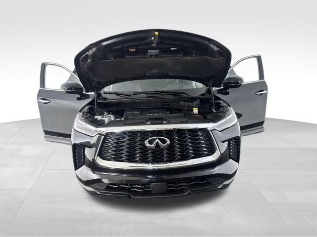 Used 2025 Black INFINITI LUXE image 11