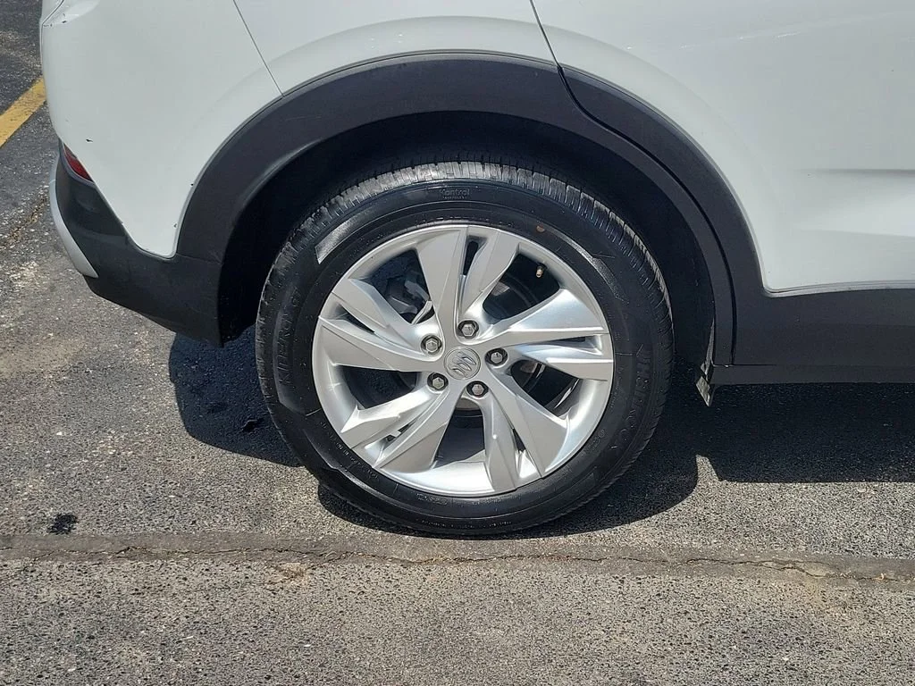 Used 2025 Summit White Buick Preferred image 6
