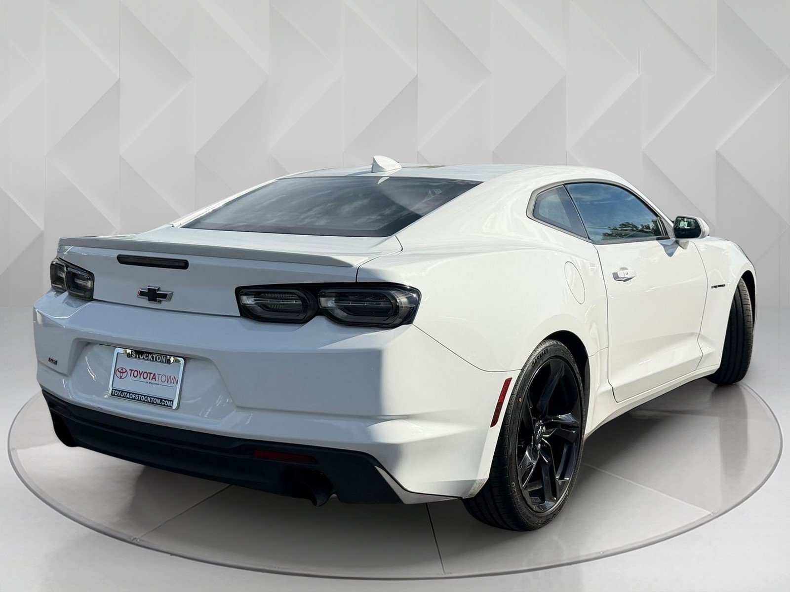 Used 2022 Summit White Chevrolet 1LT image 8