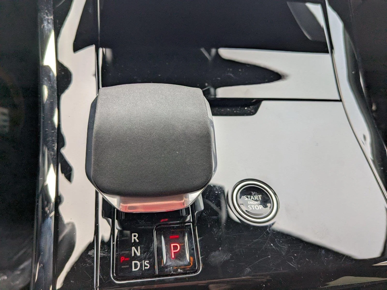 Used 2024 Firenze Red Metallic Land Rover SE image 23