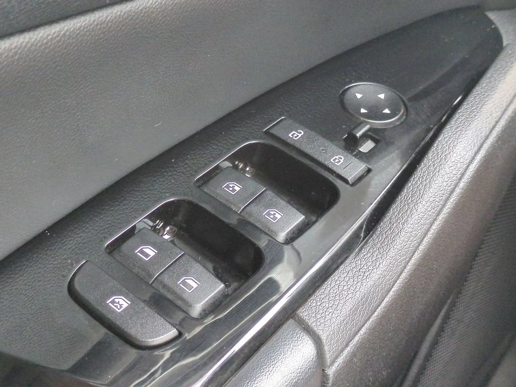 Used 2023 White Kia EX image 24