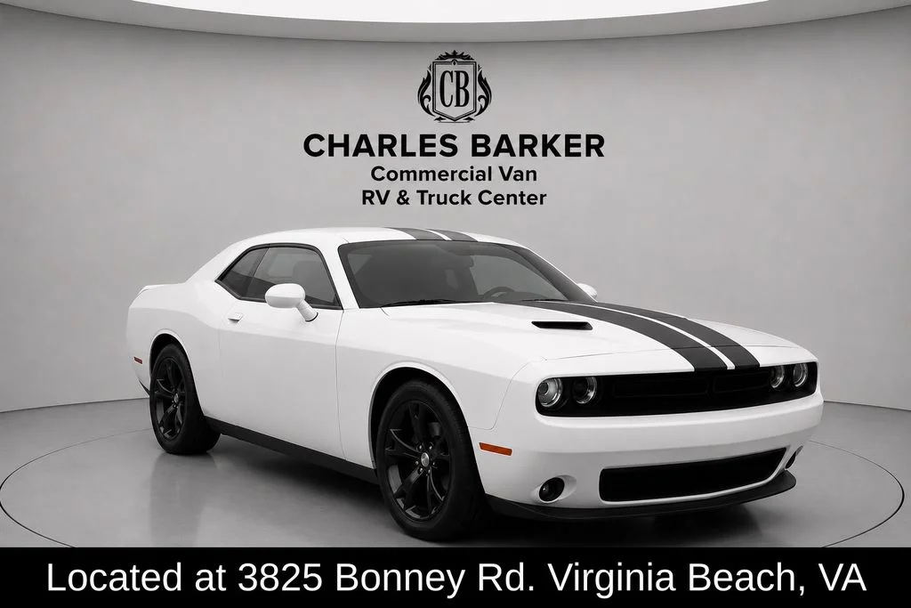 Used 2023 White Dodge SXT image 1
