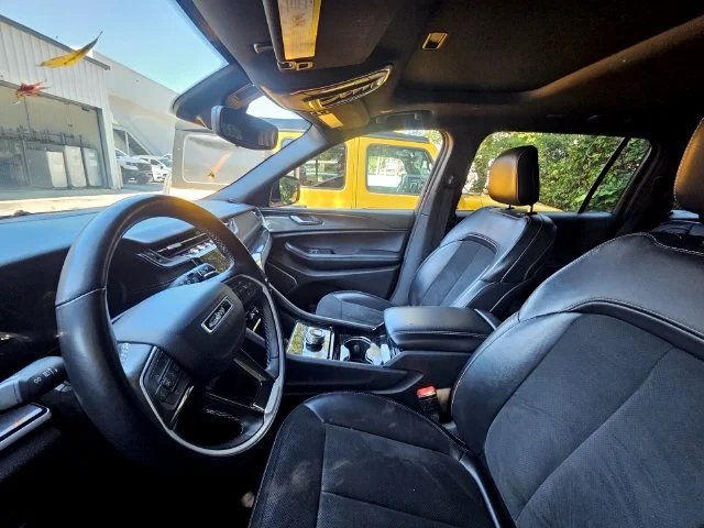 Used 2021 White Jeep Altitude image 9