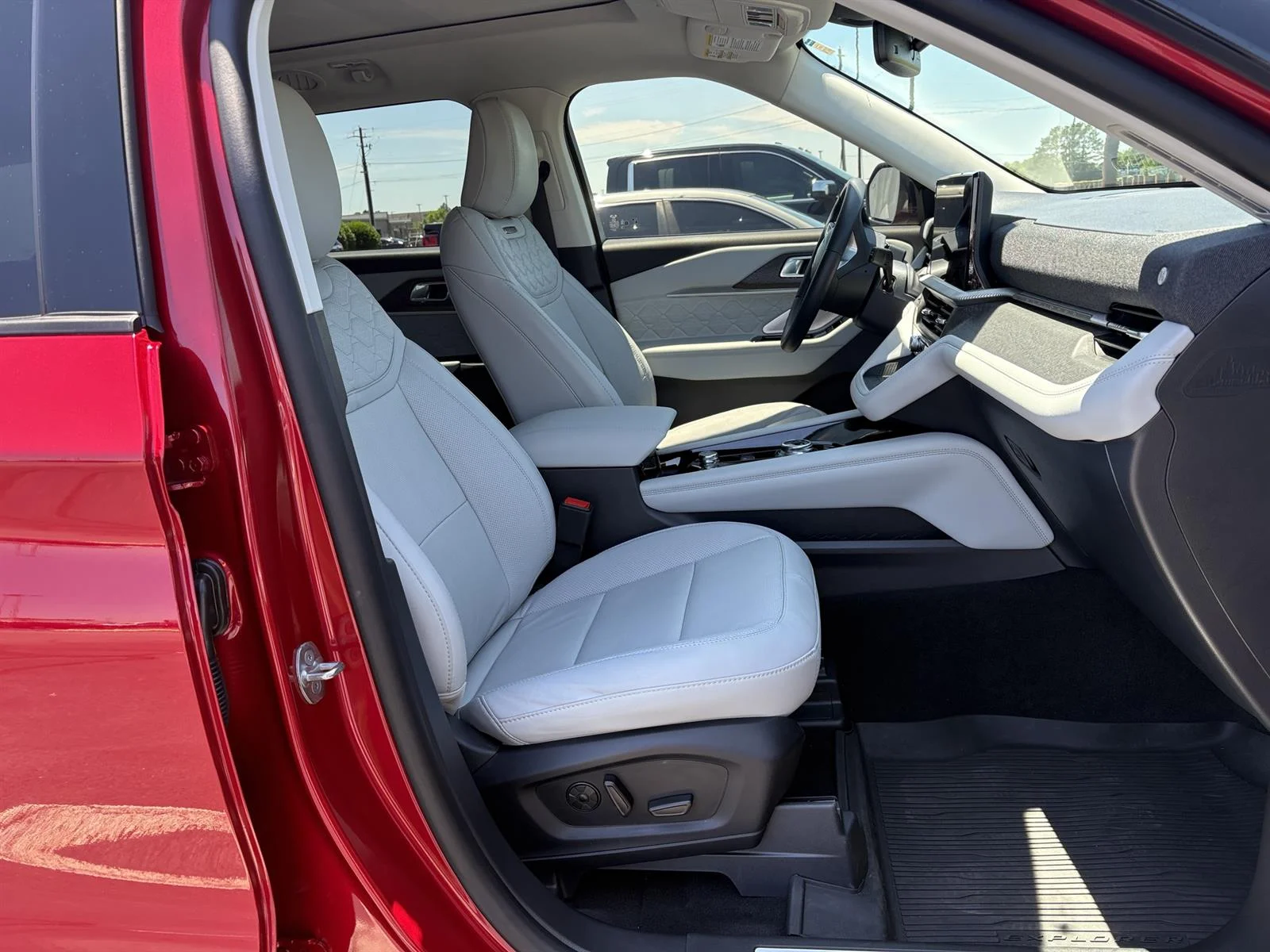 Used 2025 Red Ford Platinum image 26