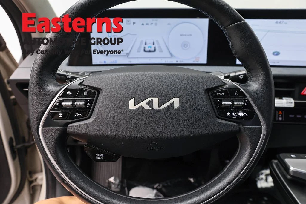 Used 2023 White Kia Wind image 10