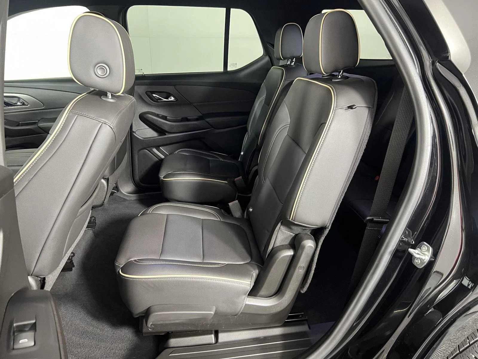 Used 2023 MOSAIC BLACK METALLIC Chevrolet Premier image 33