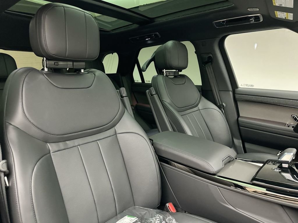 New 2026 Borasco Grey Land Rover SE image 6