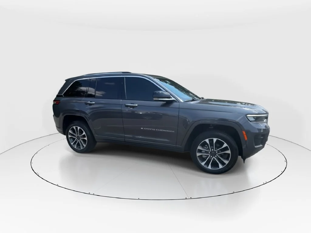 Used 2023 Gray Jeep Overland image 2