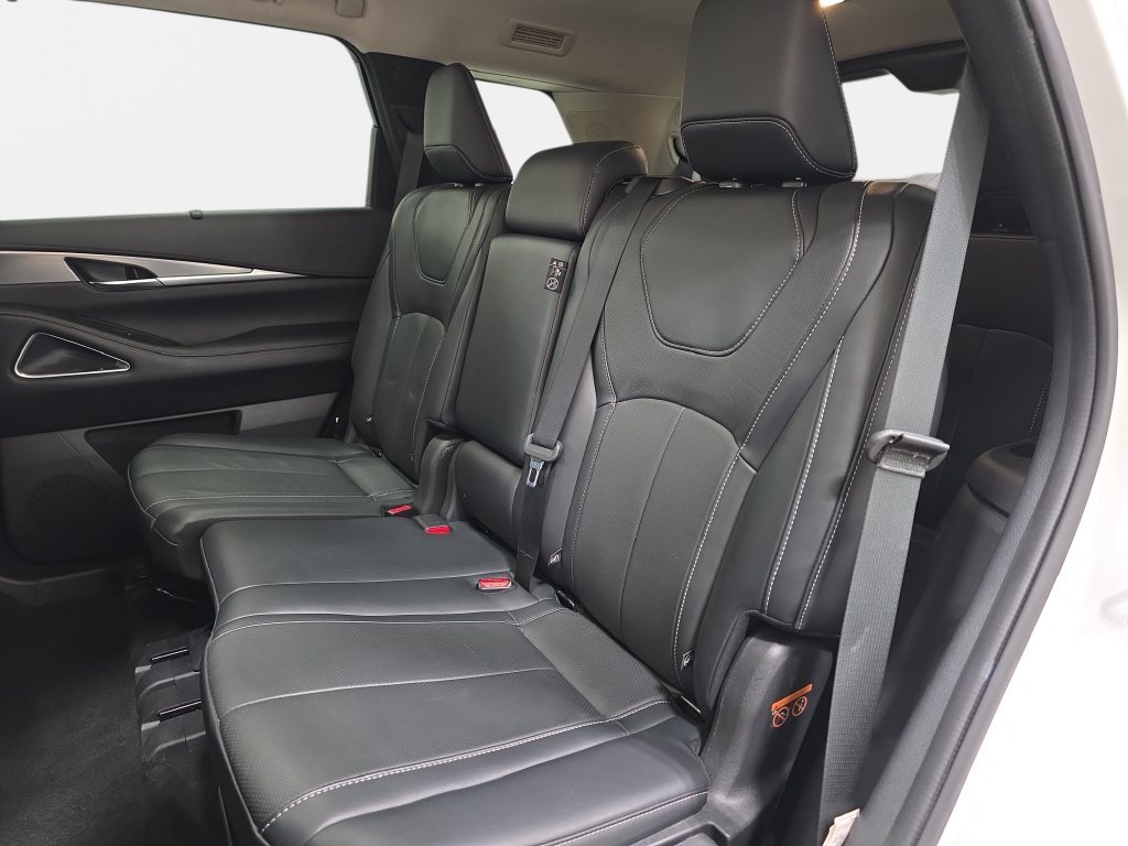 Certified Used 2023 Majestic White INFINITI LUXE image 11