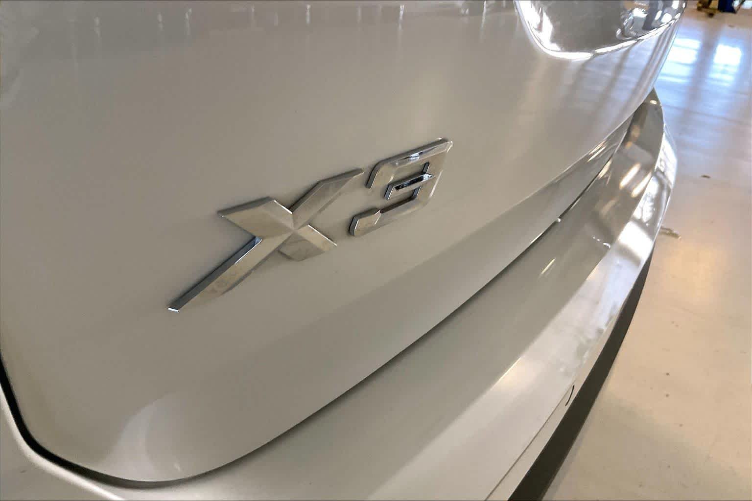 Used 2024 Mineral White Metallic BMW sDrive30i image 9