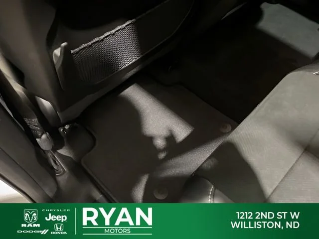 New 2026 White/off-white Jeep Laredo image 34