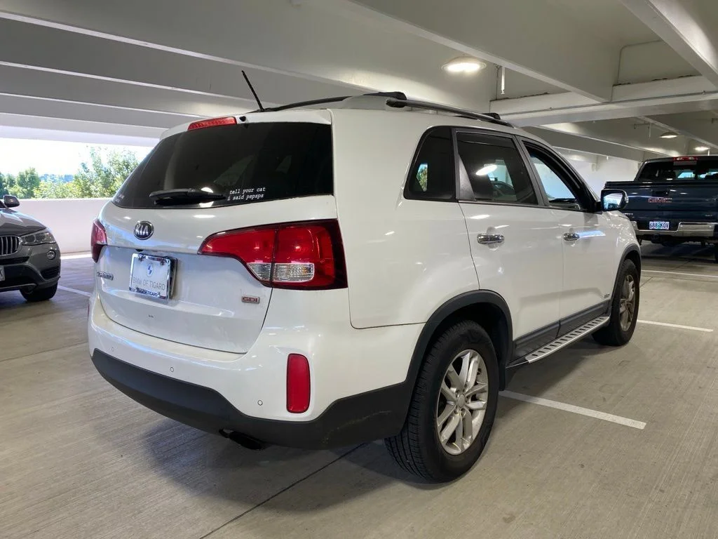 Used 2015 Snow White Pearl Kia LX image 4