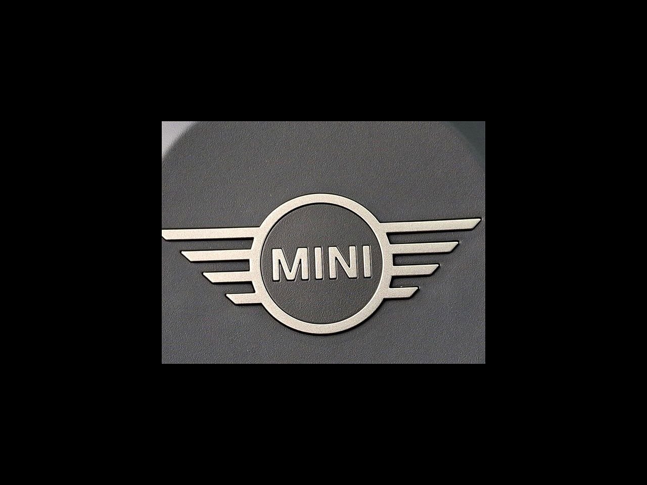New 2026 Silver MINI Signature Plus image 15
