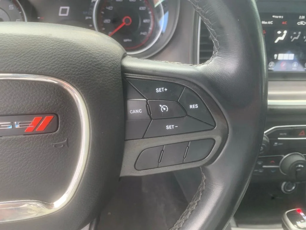Used 2022 Granite Crystal Metallic Clearcoat Dodge SXT image 13