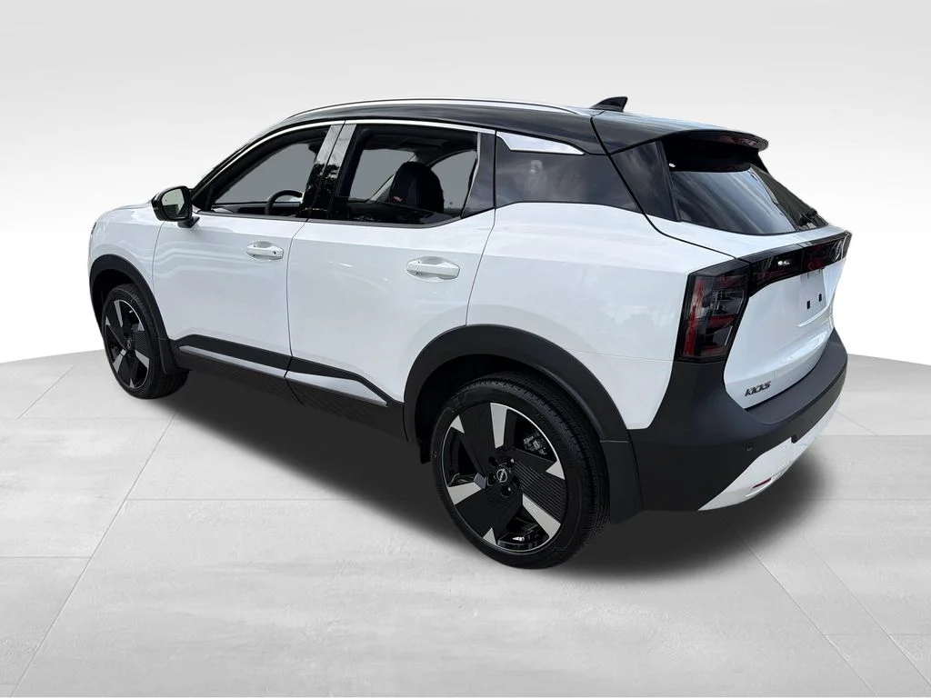 New 2026 White Nissan SR image 5