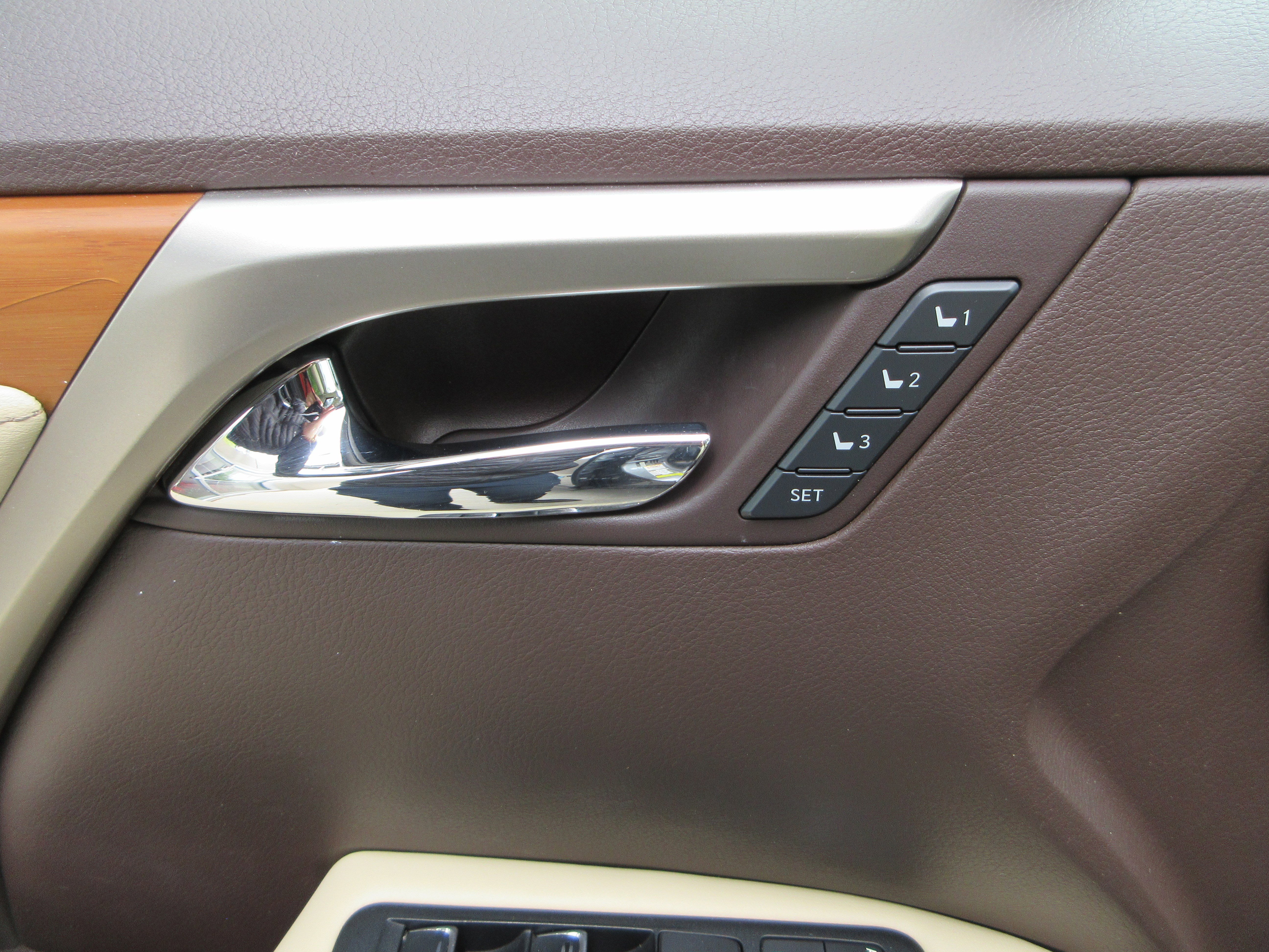 Used 2016 Nebula Gray Pearl Lexus 450h image 28
