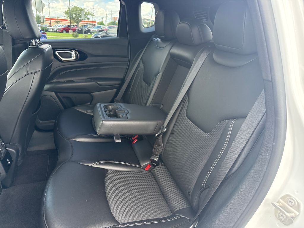 Used 2023 White Jeep Latitude image 16