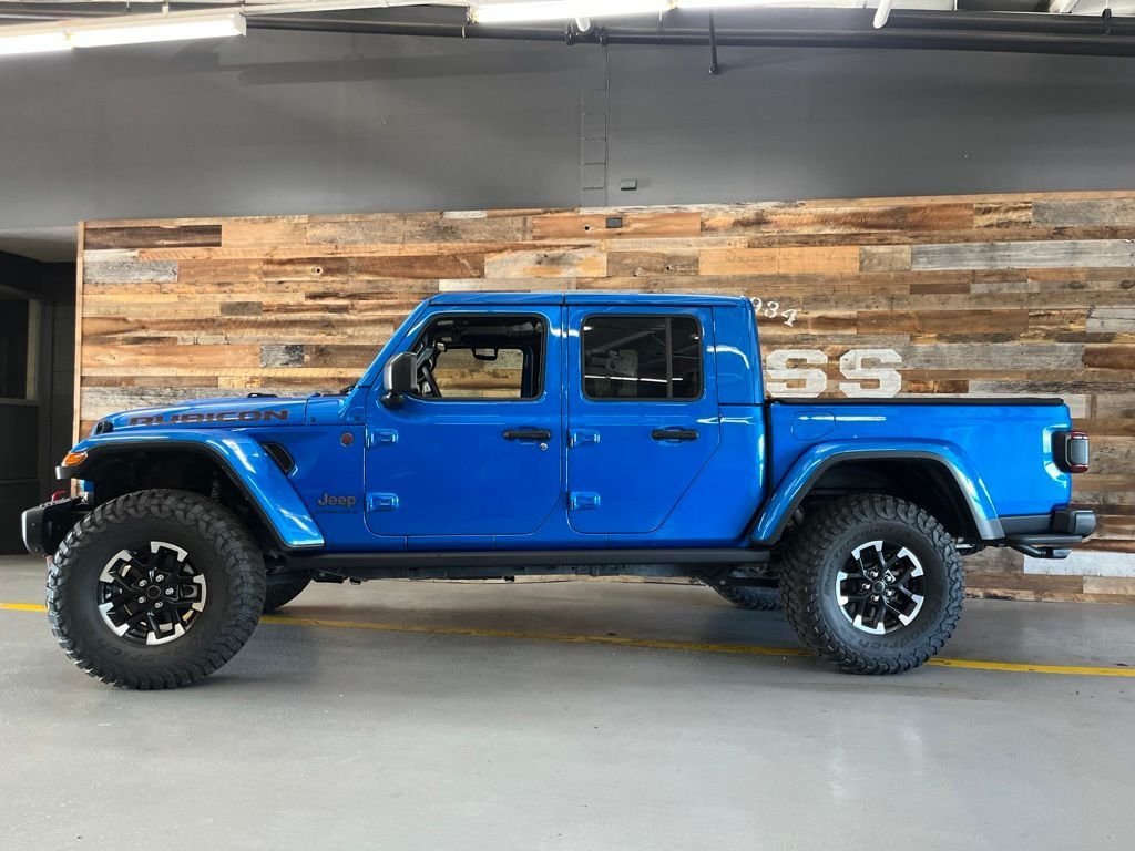 Used 2024 Blue Pearl Jeep Rubicon image 5