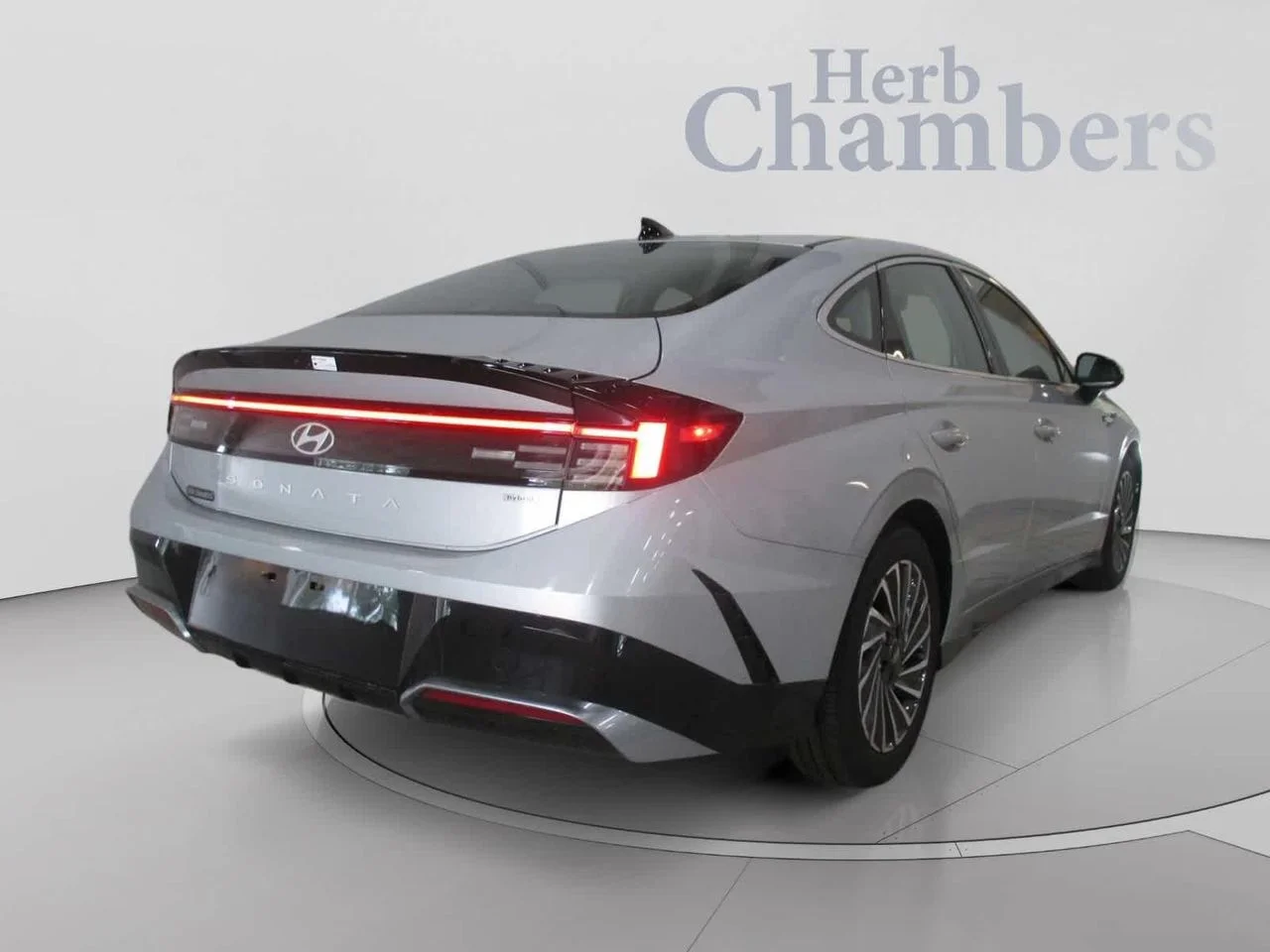 New 2025 Silver Hyundai SEL image 6