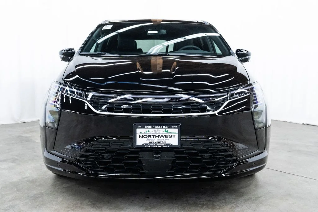 New 2027 Diamond Black Crystal Pearl-Coat Exterior Paint Chrysler Select image 2