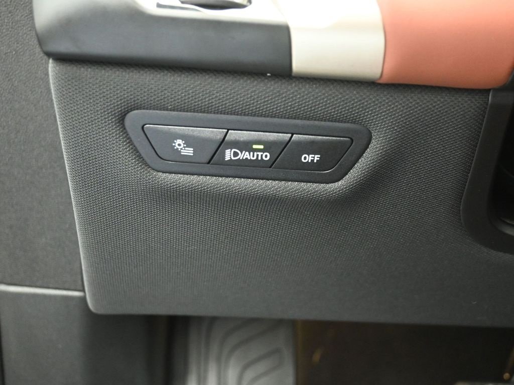 2023 BMW IX - Image 10