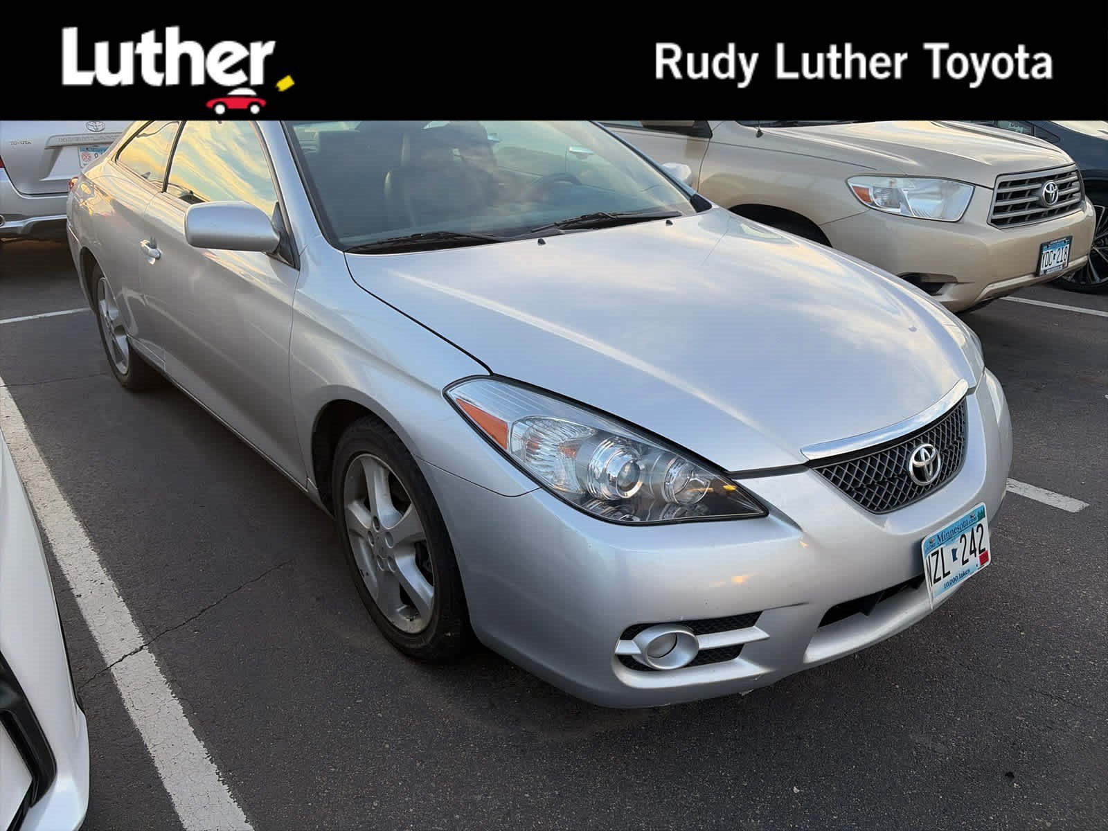 Used 2008 Classic Silver Metallic Toyota SLE image 1