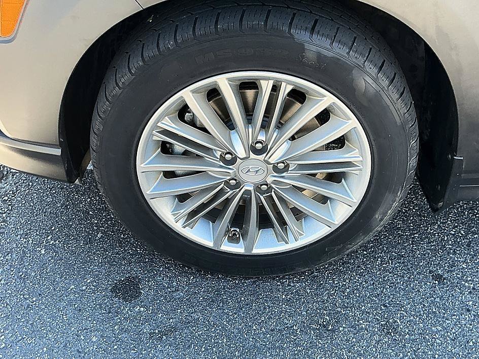 Used 2019 Ultra Black Pearl Hyundai SEL image 12