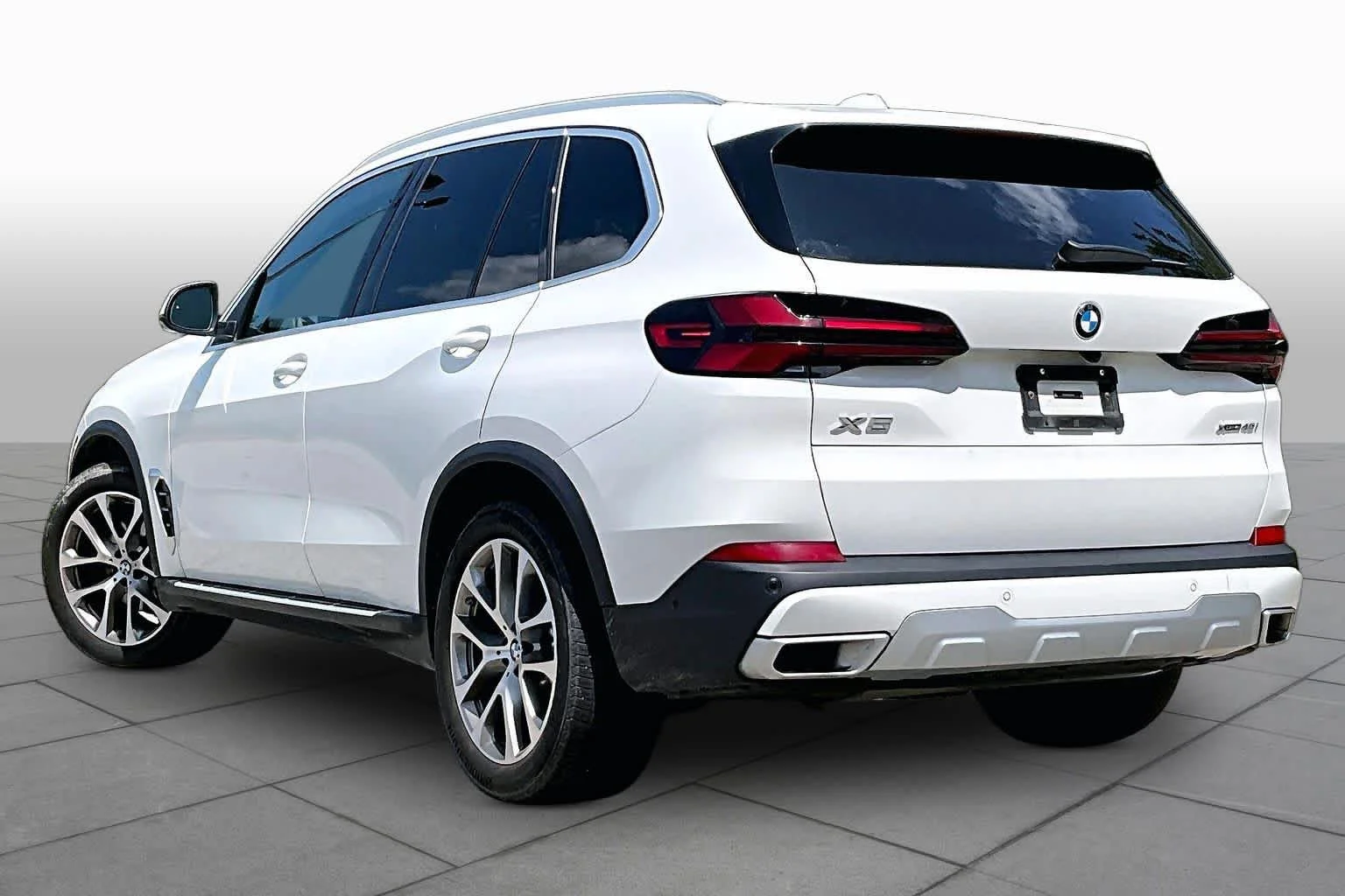 Certified Used 2026 Alpine White BMW xDrive40i image 12