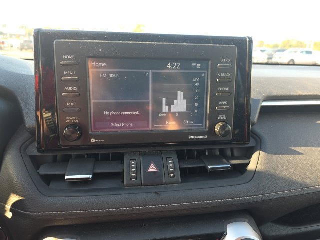 Used 2020 White Toyota XLE Premium image 18