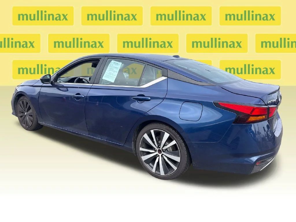 Used 2020 Blue Nissan 2.5 SR image 10