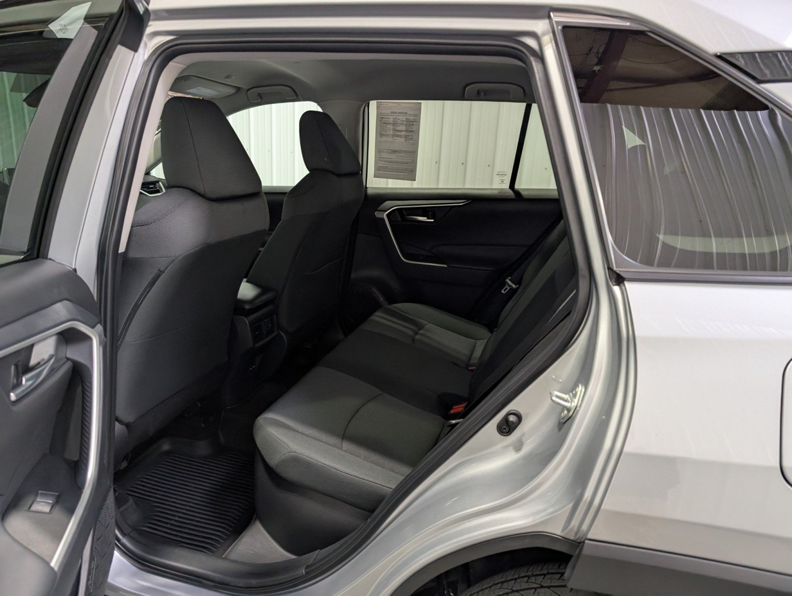 2024 Toyota RAV4 Hybrid XLE photo 3