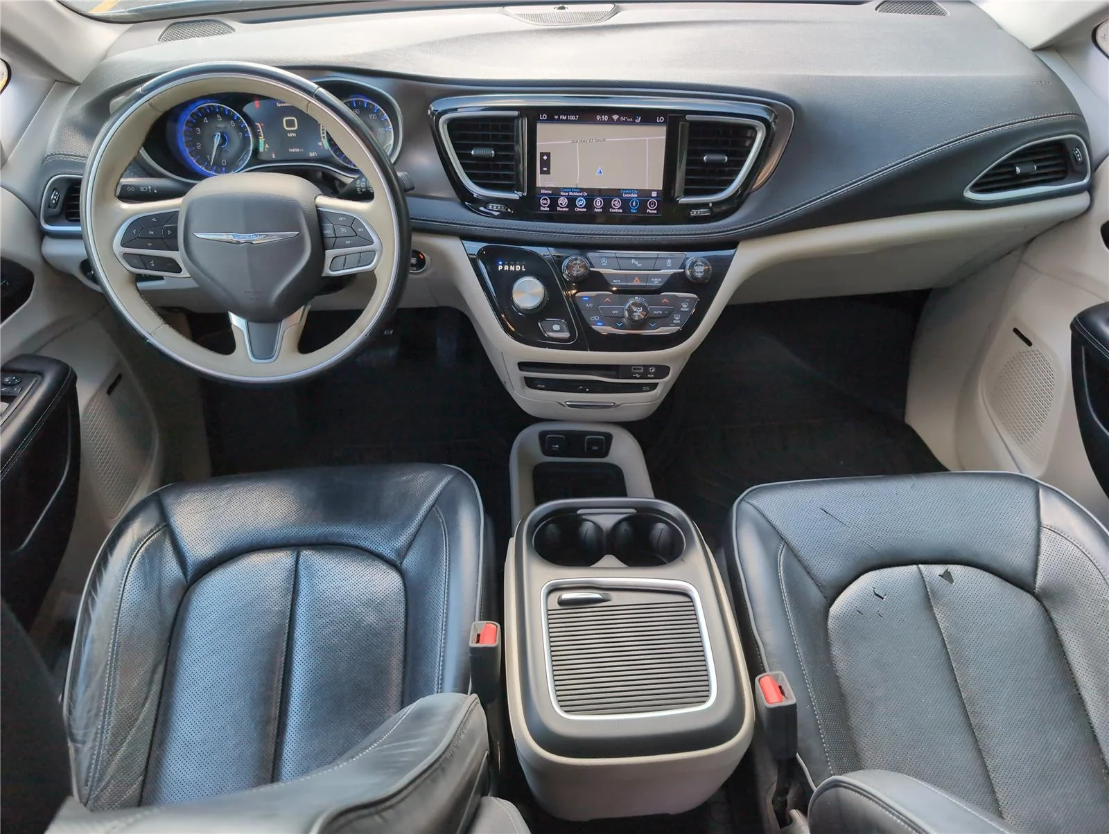 Used 2018 Bright White Clearcoat Chrysler Limited image 33