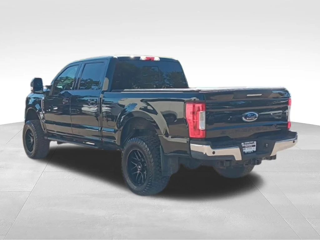 Used 2019 Black Metallic Ford Lariat image 5