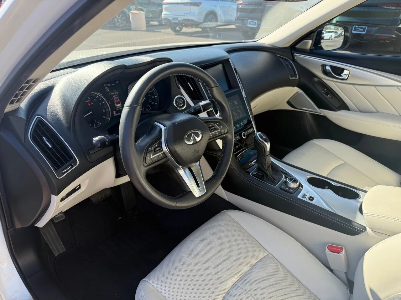 Used 2024 Majestic White INFINITI Luxe image 14