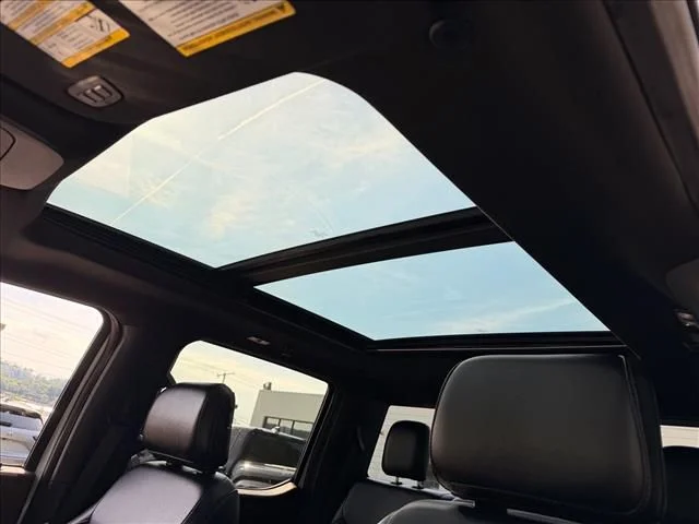 Used 2023  Ford Lariat image 15