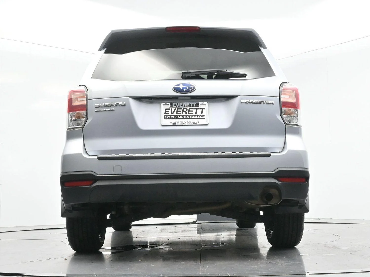 Used 2018 Ice Silver Metallic Subaru Premium image 44