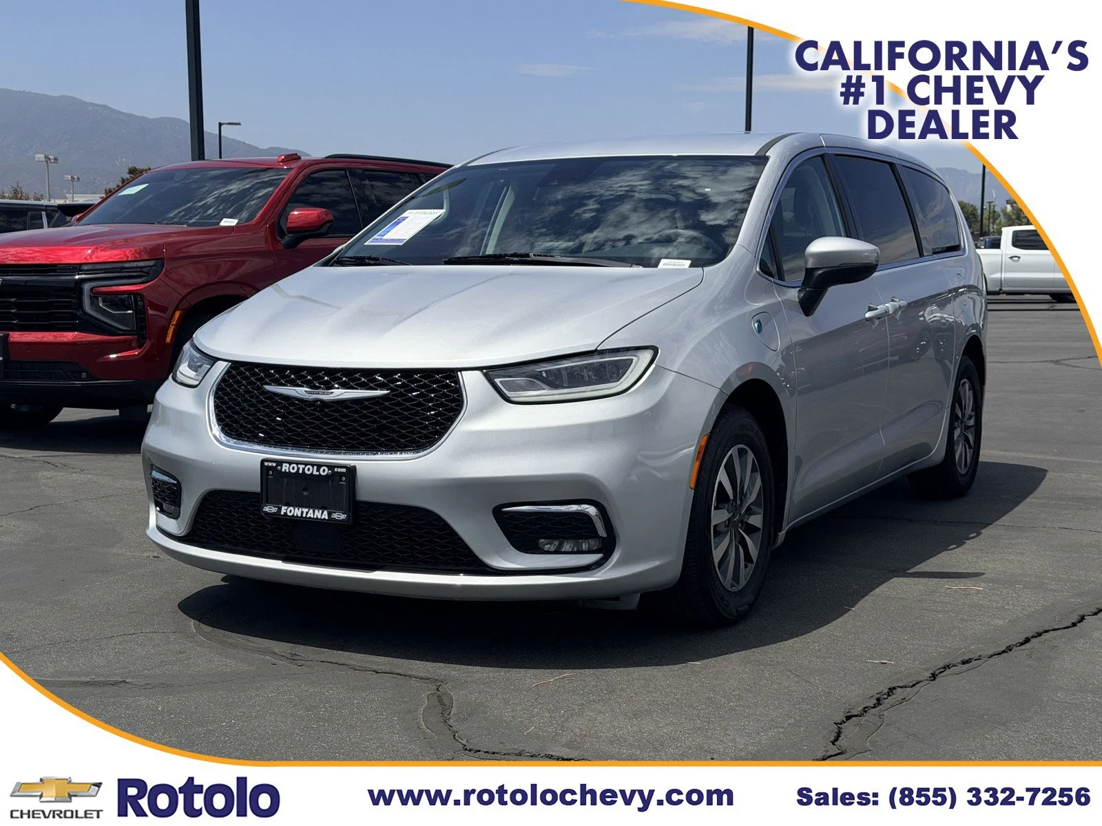 Used 2023 Silver Mist Clearcoat Chrysler Hybrid Touring L image 3