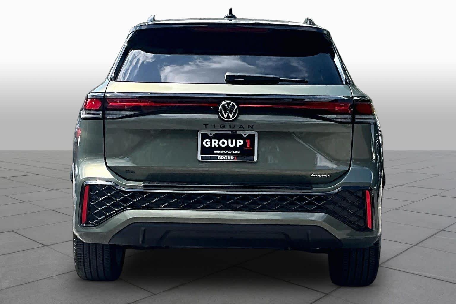 Certified Pre-Owned 2025 Volkswagen Tiguan SE R-Line Black