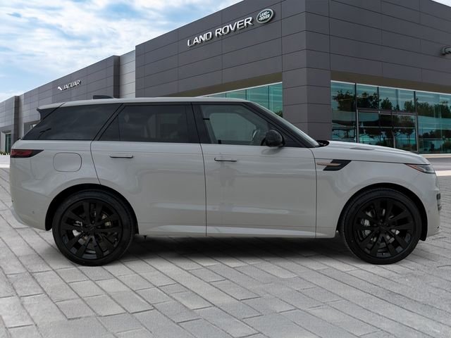 New 2026 Borasco Grey Land Rover Dynamic SE image 6