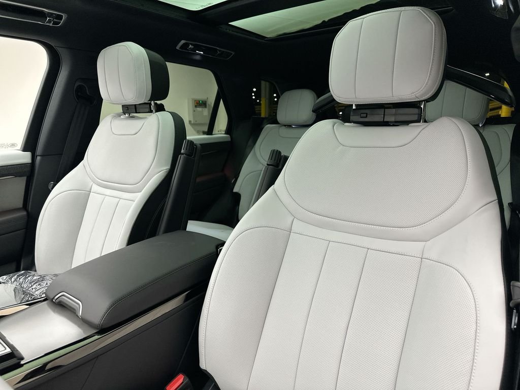 New 2026 Borasco Grey Land Rover Dynamic SE image 10