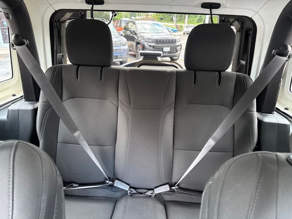 Used 2019 Black Jeep Sport image 22