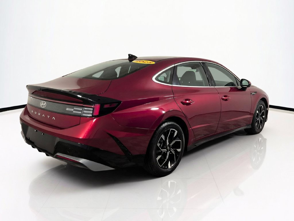 Used 2025 Red Hyundai SEL image 6