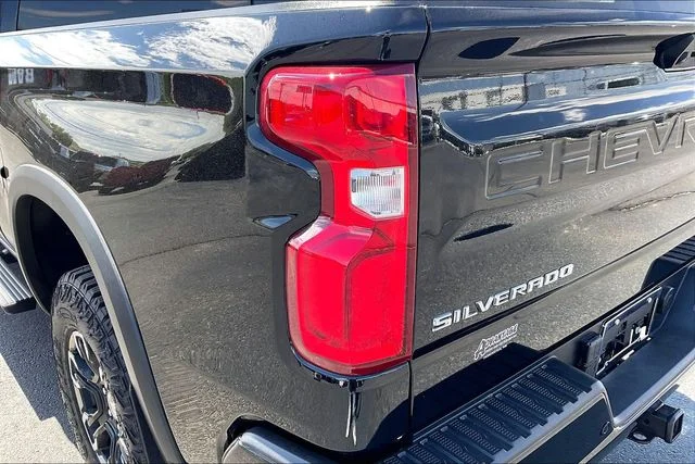 Used 2025 Black Chevrolet ZR2 image 33
