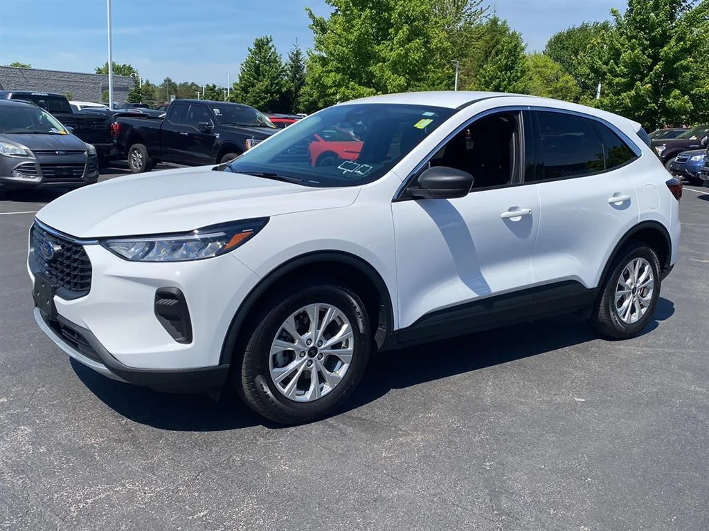 Used 2023 Oxford White Ford Active image 6