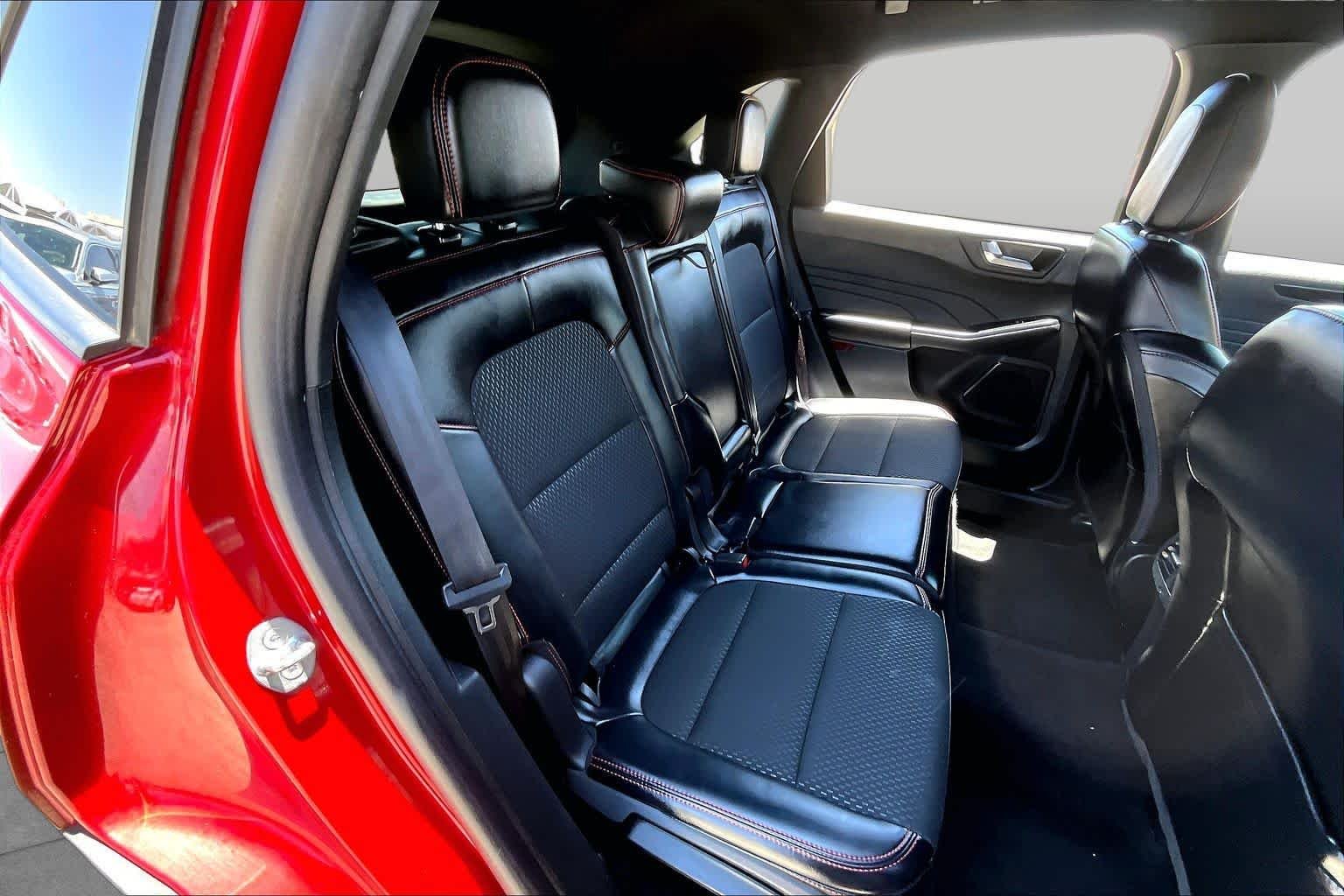 2025 Ford Escape ST-Line - Photo 17