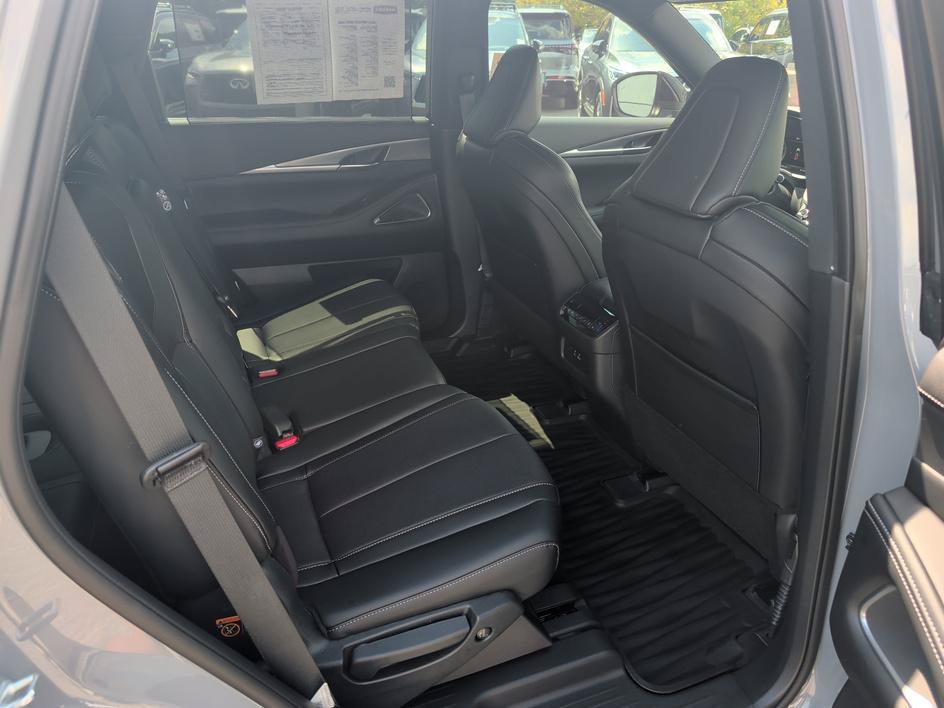 Certified Used 2025 Harbor Gray INFINITI LUXE image 13