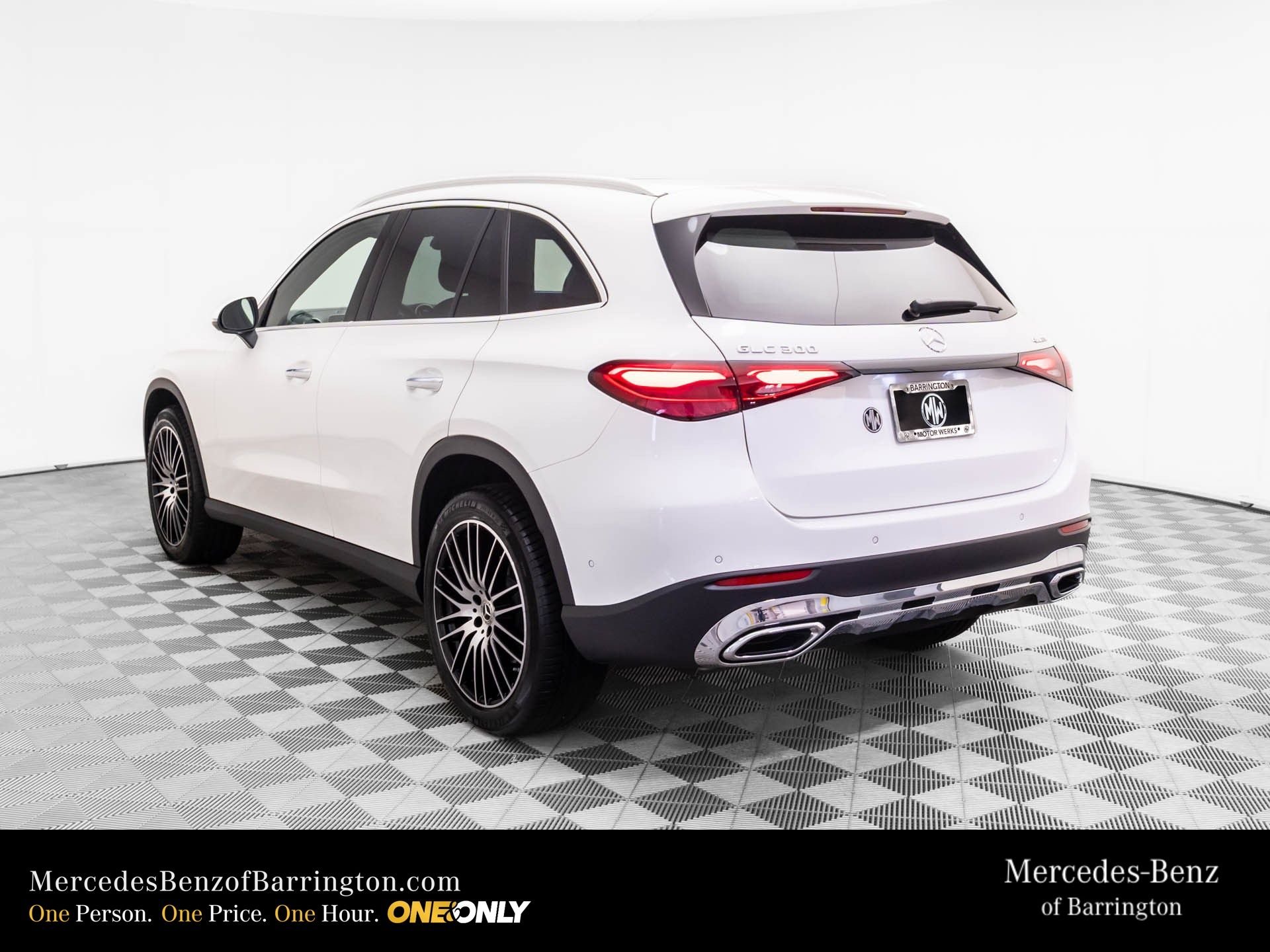New 2026 Polar White Mercedes-Benz GLC 300 image 3