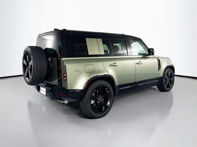 Certified Used 2025 Green Land Rover X-Dynamic SE image 5