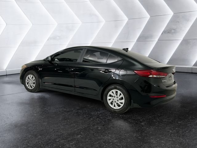Used 2017 Black Hyundai SE image 6